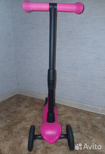 Самокат трехколесный