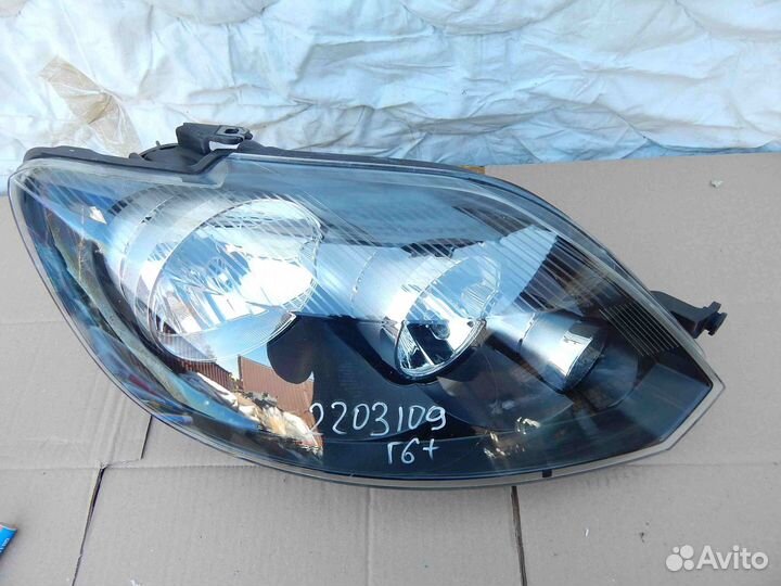 Фара правая Volkswagen Golf Plus 2 поколение (2009