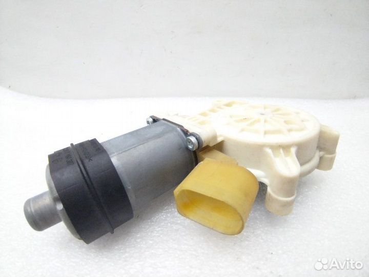 Моторчик стеклоподъемника передний левый Bmw