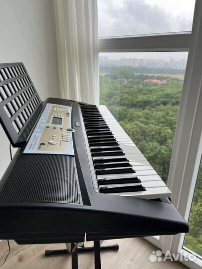 Синтезатор Yamaha PSR-R200