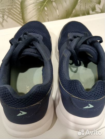 Кроссовки женские