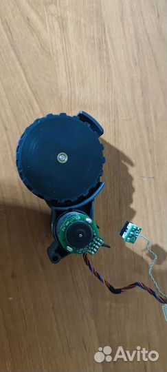 Roborock s5 max левое колесо