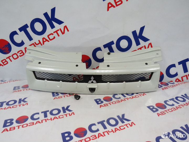 Решетка радиатора mitsubishi delica CV5W, CV1W, CV