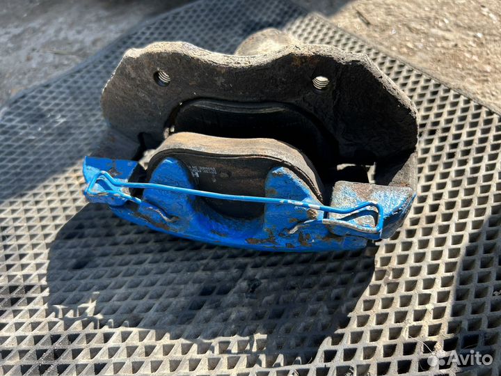 Суппорт передний левый правый Форд Фокус 2 1.6