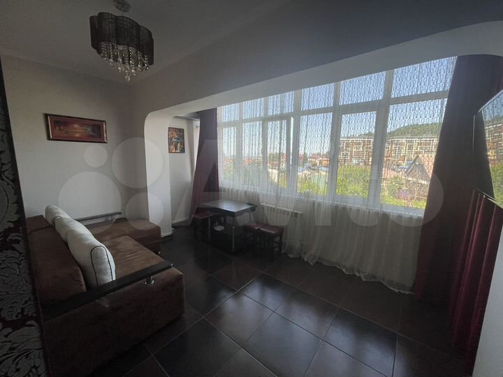 2-к. квартира, 37 м², 1/6 эт.