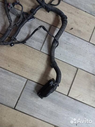 Коса под капот toyota auris ZRE151