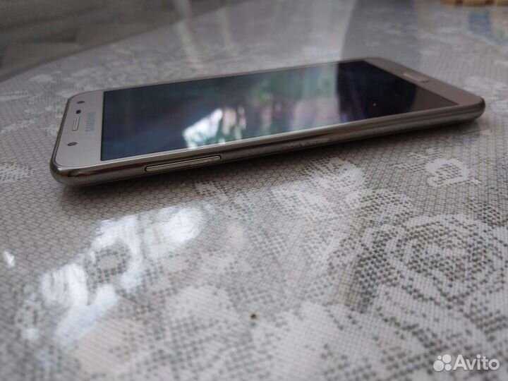 Samsung Galaxy J7 Neo