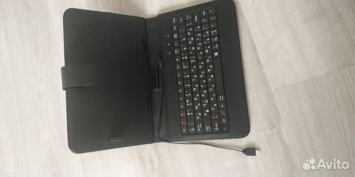Чехол-клавиатура для планшетов 7