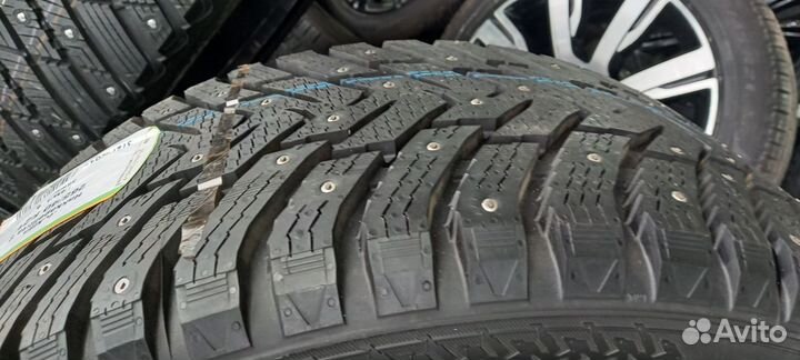 Nokian Tyres Hakkapeliitta 8 SUV 265/40 R21 105T