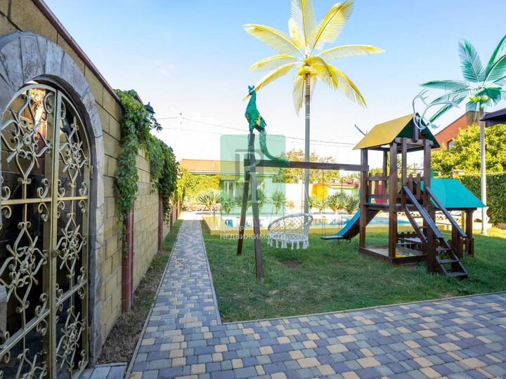 Дом 600 м² на участке 10 сот.