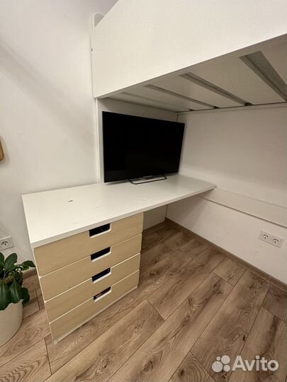 Кровать чердак стува со столом и шкафом IKEA