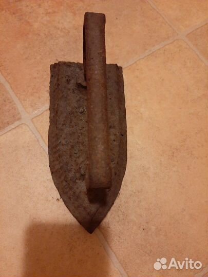 Редкий чугунный утюг