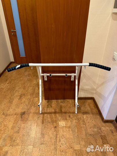 Турник настенный