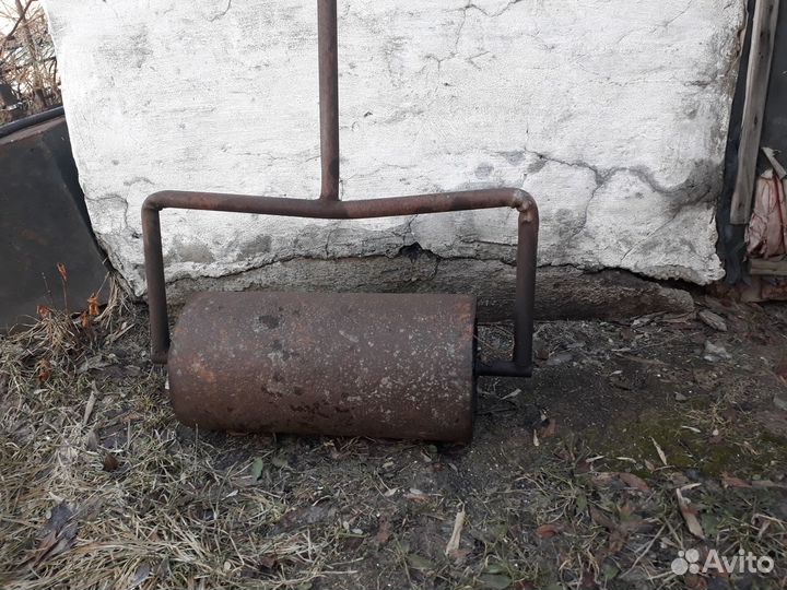 Каток для газона