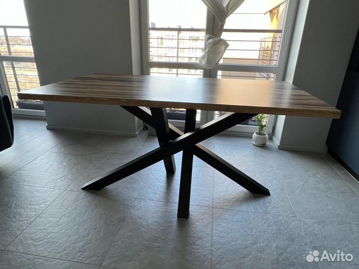 Обеденный стол в стиле loft