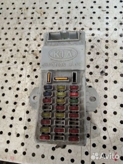 Блок предохранителей салонный Kia Sorento
