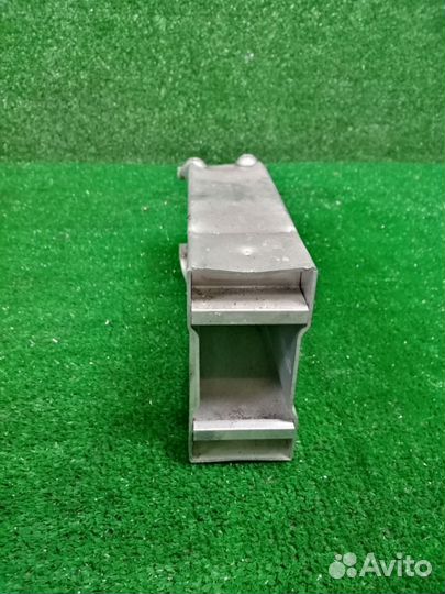 Кронштейн усилителя бампера передний левый