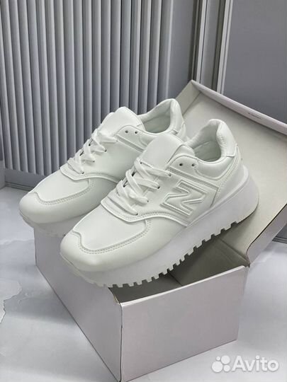 Кроссовки женские