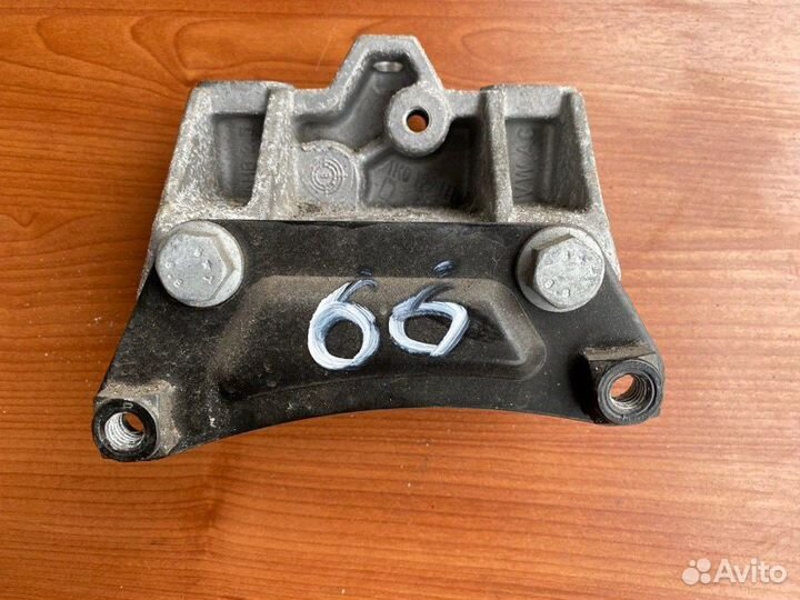 Кронштейн кпп Skoda Octavia A5 BUD 2009