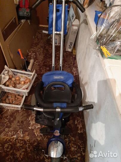 Детский велосипед с ручкой