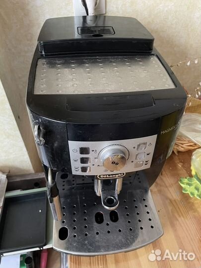 Кофемашина delonghi magnifica s