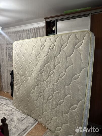 Кровать двухспальная с матрасом 180 200