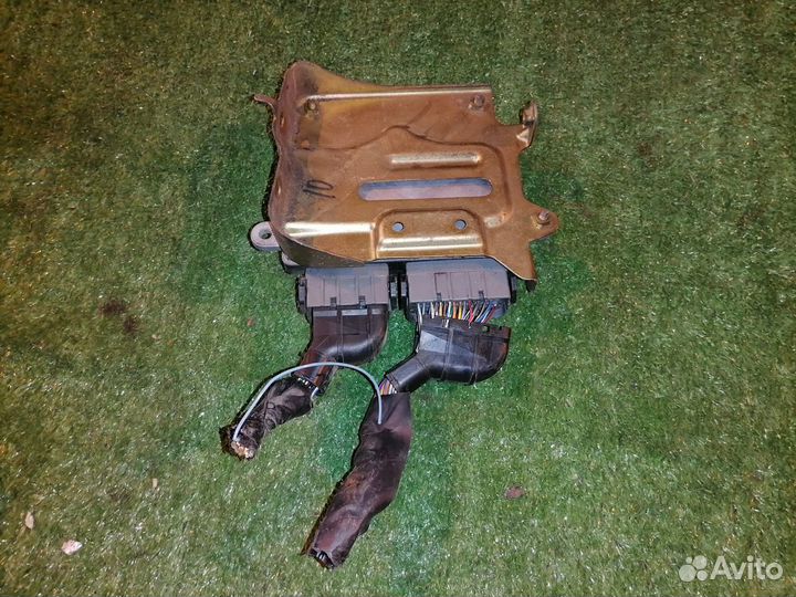 Блок управления двигателем 4B12 1860A622 Mitsubish