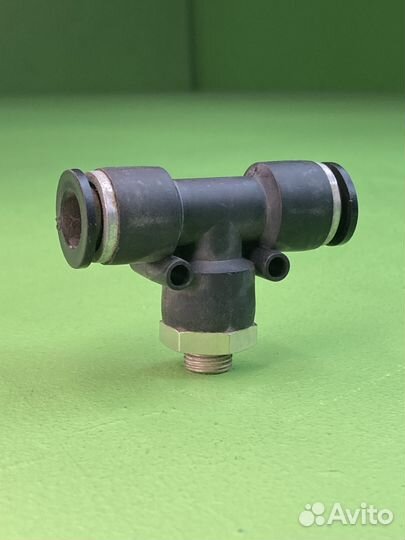 Штуцер Т-образный 8/M22x1,5/8 plastik 9140