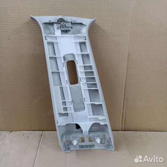 Обшивка центральной стойки прав Nissan Murano Z52