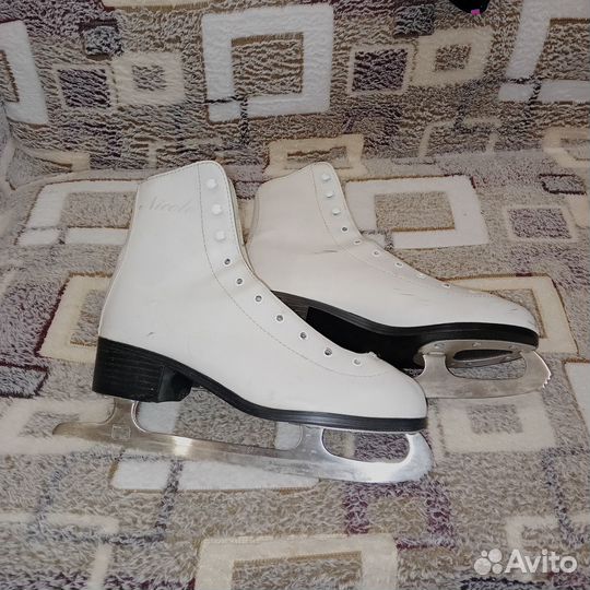 Коньки фигурные женские 42 размер