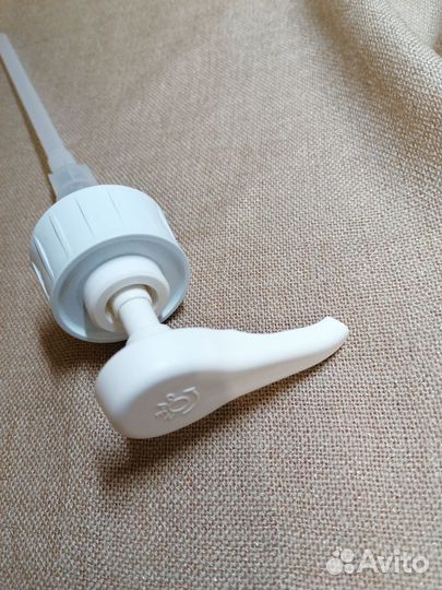 Бутылка пластиковая с помпой Амвей