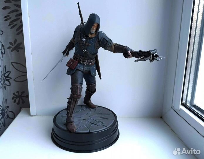 Фигурка Геральт грандмастер Фелин Dark horse в кор