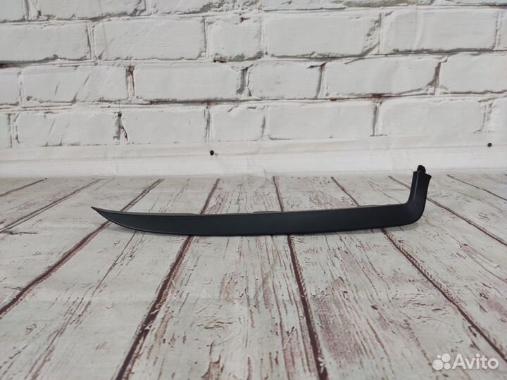 Новая Накладка фары правой (ресничка) Sandero 2