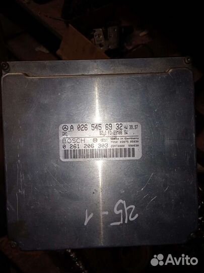 Блок управления двс Mercedes 220