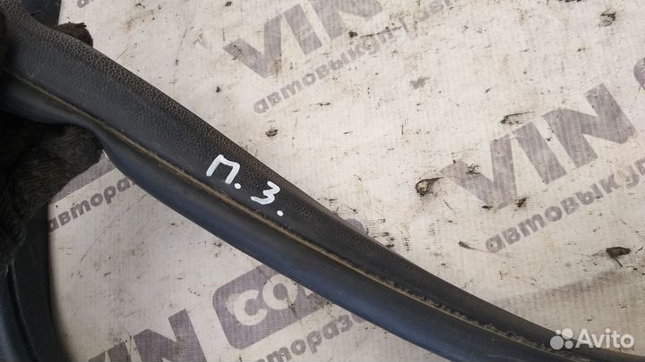 Уплотнитель задней правой двери Ford Kuga 1