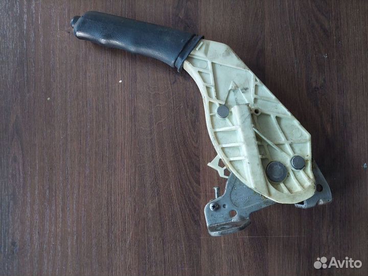 Рычаг стояночного тормоза Ford Focus l