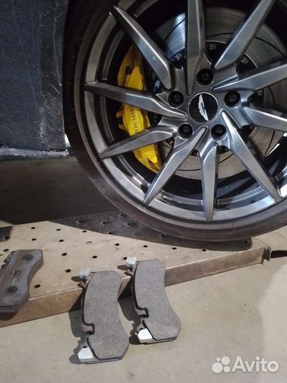 Тормозные колодки Aston Martin db11