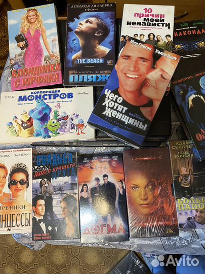 Видеоплеер и много видеокассет 17шт