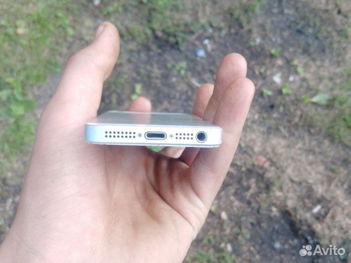 Телефон iPhon ce