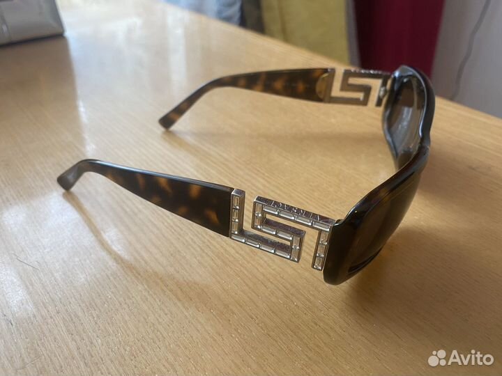 Солнцезащитные очки versace