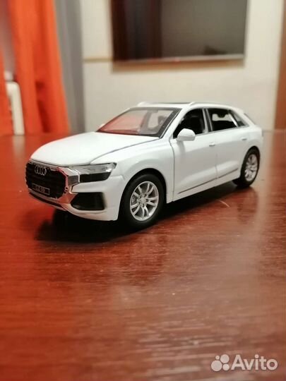 Модель автомобиля Audi Q8