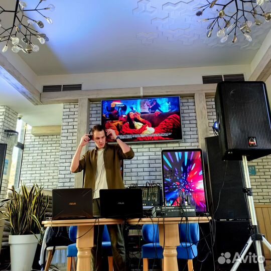 Диджей с оборудованием (event DJ)