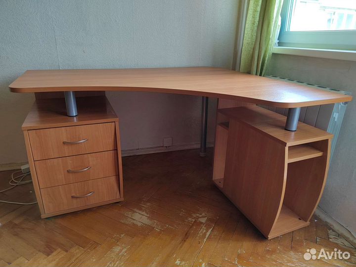 Компьютерный стол угловой