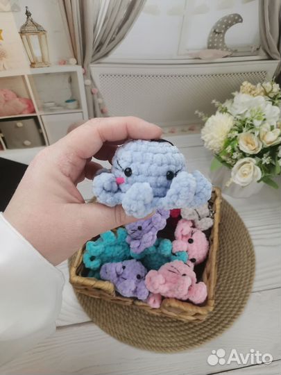 Вязаная игрушка (Брелок) осьминожка