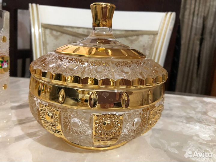 Сахарница с крышкой