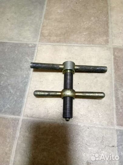 Приспособление для утапливания тормозных целиндров