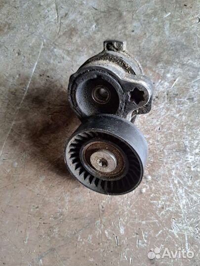 Натяжитель ремня на BMW E65 E66