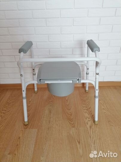 Стул кресло с санитарным оснащением