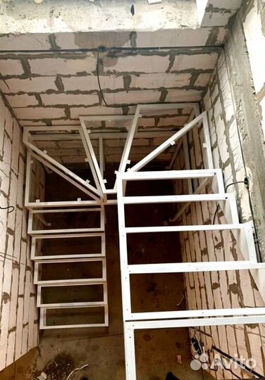 Металлические каркасы для лестниц