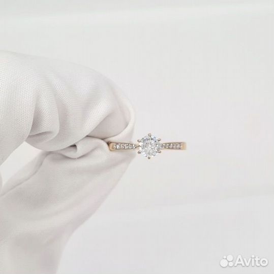 Золотое кольцо с камнем 17,5р